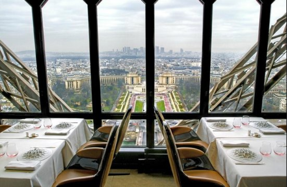 restaurant romantique jules verne paris