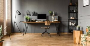 bureau aménagé dans une pièce dédiée