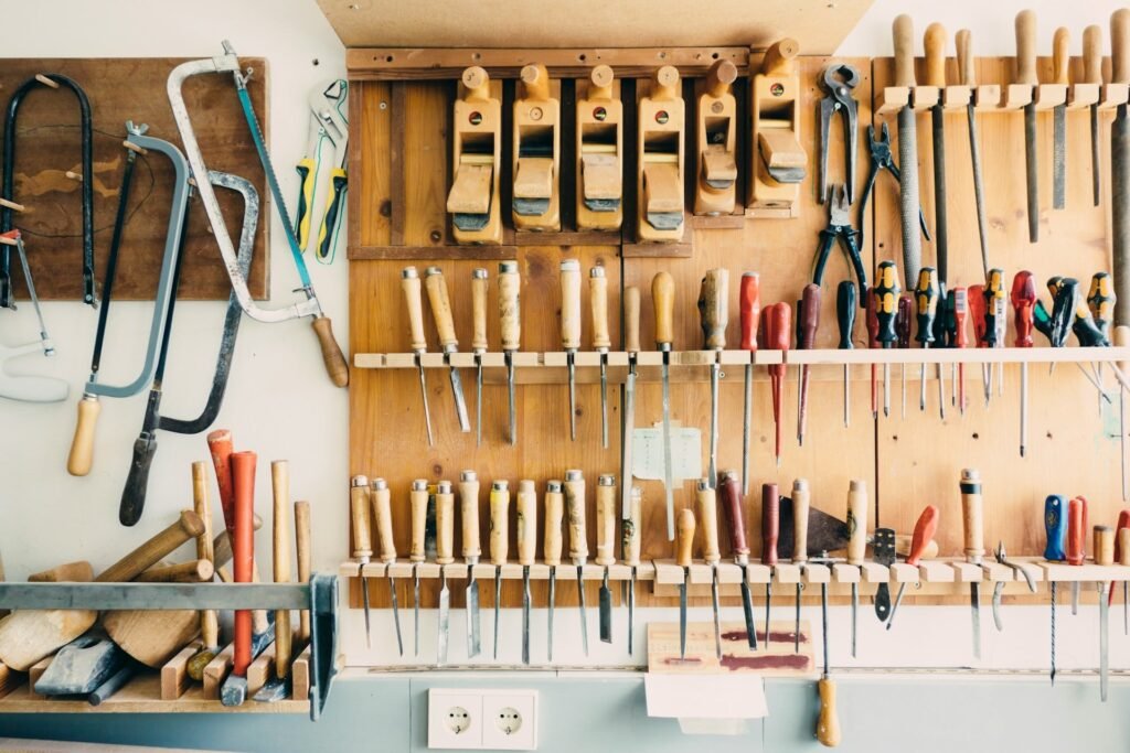 Améliorez l'efficacité de votre atelier grâce à un agencement mural bien pensé