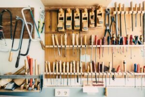 Améliorez l'efficacité de votre atelier grâce à un agencement mural bien pensé