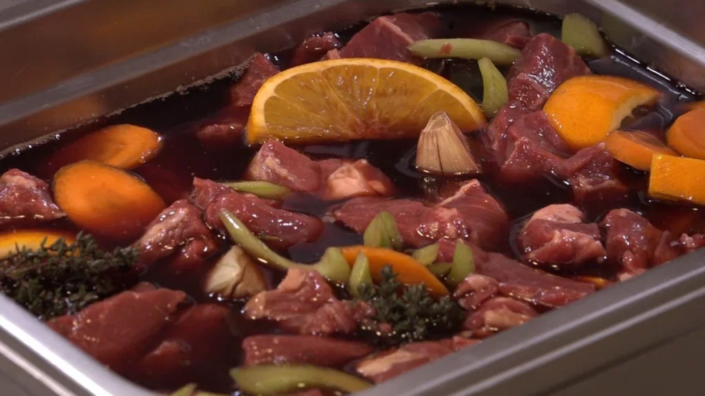 Faut il faire mariner la viande avant de cuire une daube