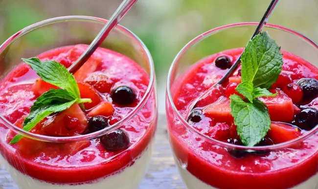 Fromage blanc au coulis de fruits rouges