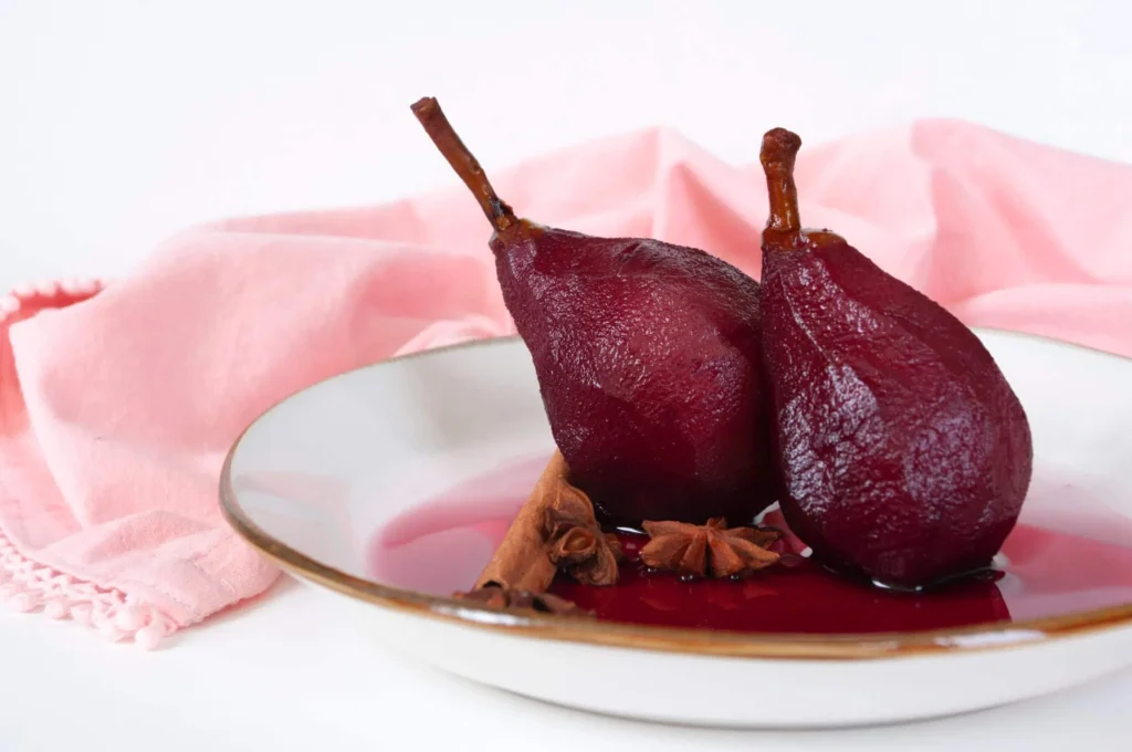 Poires pochées au vin